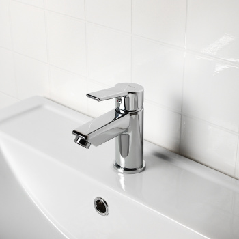 Смеситель для умывальника Milardo Stripe STRSB00M01 короткий излив, рычажный Смеситель для умывальника Milardo Stripe STRSB00M01 короткий излив, рычажный