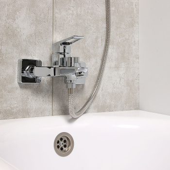 Смеситель для ванны Milardo Atlantic, короткий излив, однорычажный Смеситель для ванны Milardo Atlantic, короткий излив, однорычажный