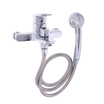 Смеситель для ванны Milardo Atlantic, короткий излив, однорычажный Смеситель для ванны Milardo Atlantic, короткий излив, однорычажный