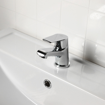 Смеситель для умывальника Milardo Nelson, короткий излив, рычажный Смеситель для умывальника Milardo Nelson, короткий излив, рычажный