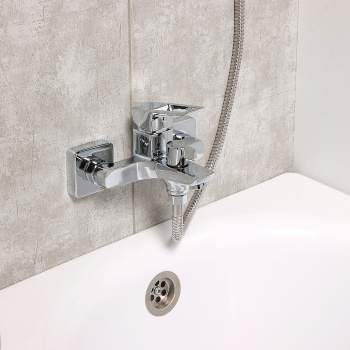 Смеситель для ванны Milardo Atlantic, короткий излив, однорычажный Смеситель для ванны Milardo Atlantic, короткий излив, однорычажный