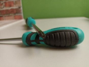 Отвертка TORX с отверст. эрго ручка, магн. наконеч ТТ15Н*75мм (арт.1040-23-TT15-75) STURM *12/120